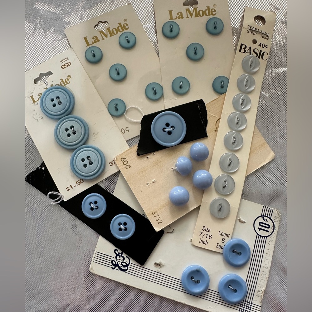 *3 for 1 offer ~ Blue Button Mix - Assorted Blue Buttons on cards (31 buttons)